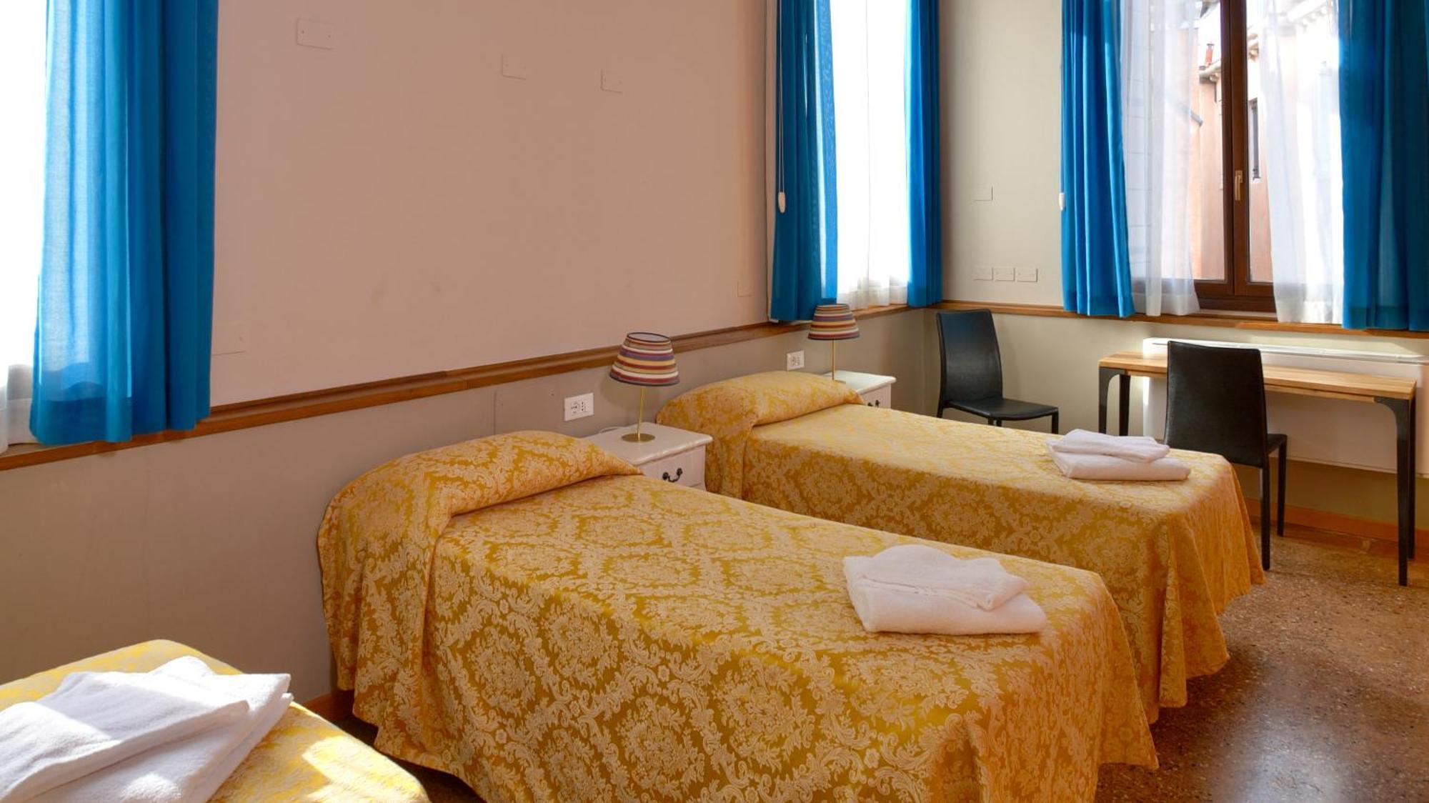 Foresteria Valdese Hostal *