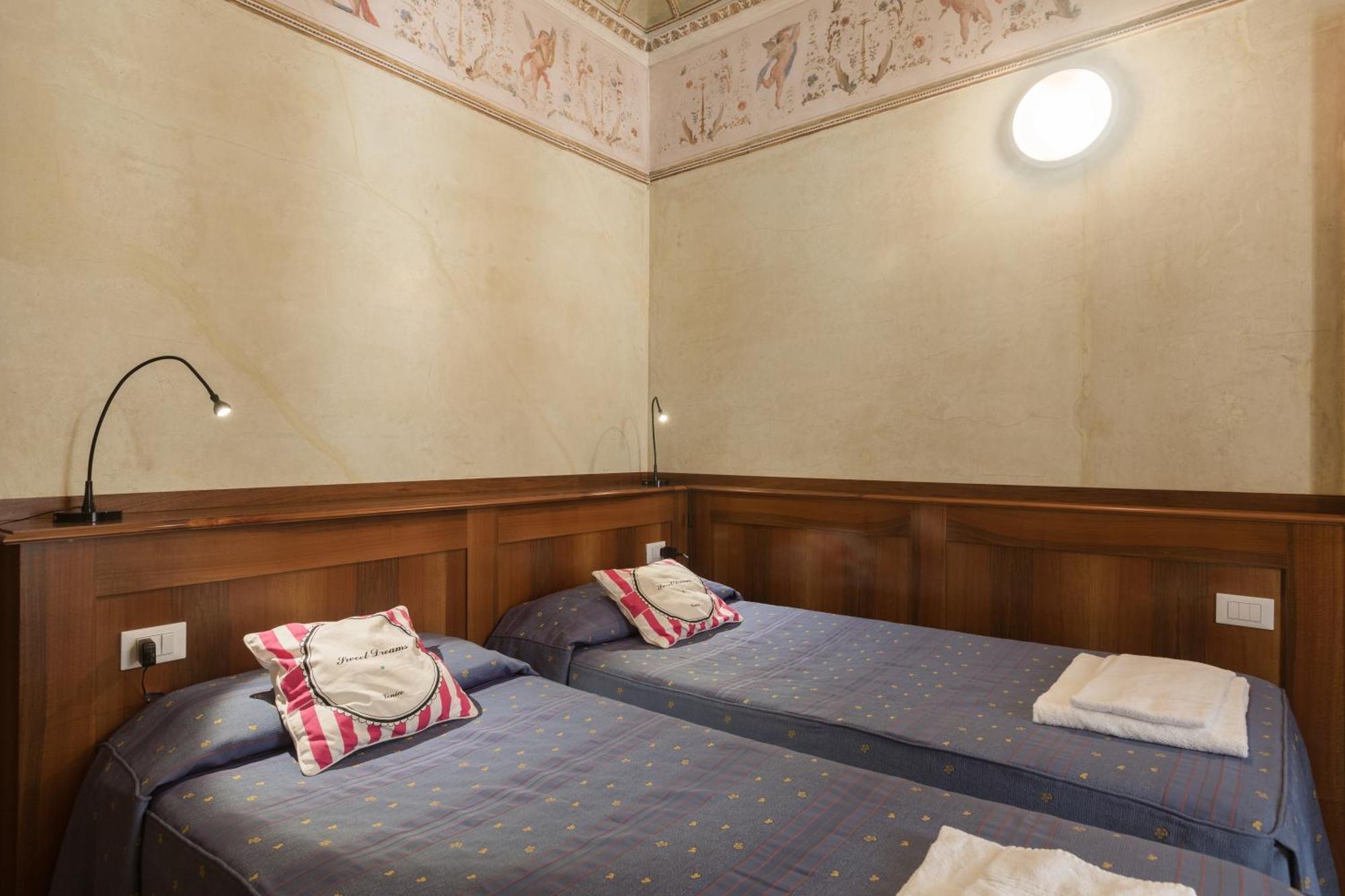 Foresteria Valdese Hostal *